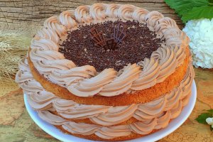 Desert tort cu blat de vanilie si crema de ciocolata