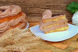 Desert tort cu blat de vanilie si crema de ciocolata