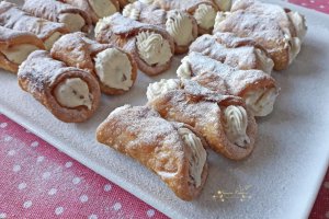 Desert mini cannoli cu mascarpone