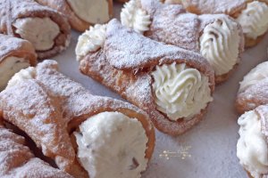 Desert mini cannoli cu mascarpone