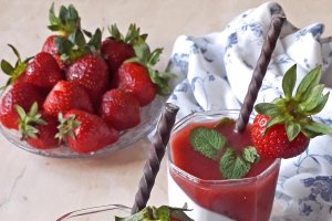 Desert Panna Cotta cu capsuni