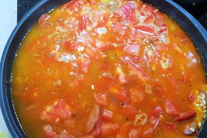 Paella cu creveti si chorizo