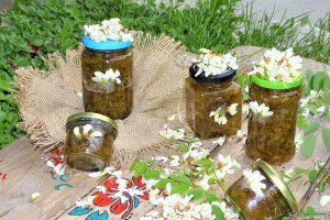 Dulceata din flori de salcam