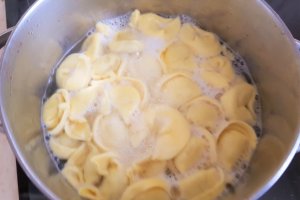 Tortellini in sos verde de spanac
