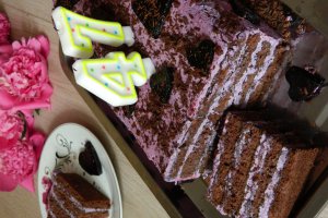Desert tort cu blat de cacao si crema cu mascarpone si afine