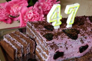 Desert tort cu blat de cacao si crema cu mascarpone si afine