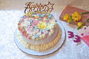 Desert tort cu migdale si flori