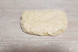 Desert croissante umplute