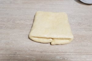 Desert croissante umplute