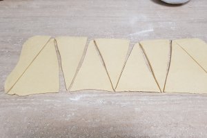 Desert croissante umplute
