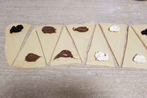 Desert croissante umplute