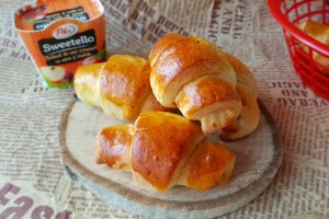 Desert croissante umplute