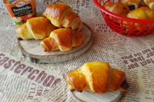 Desert croissante umplute