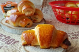 Desert croissante umplute