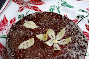 Desert tort de ciocolata cu dulce de leche