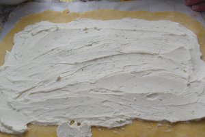 Desert tarta rustica cu capsuni si crema de branza