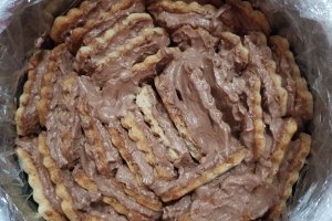 Desert tort Linzer cu ciocolata si nuci (tort cu fursecuri)