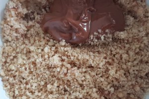 Desert tort Linzer cu ciocolata si nuci (tort cu fursecuri)