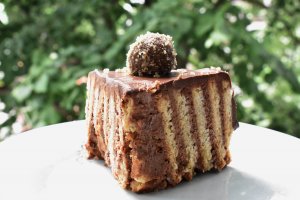Desert tort Linzer cu ciocolata si nuci (tort cu fursecuri)