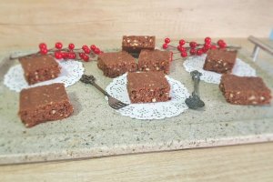 Desert negresa cu ciocolata si migdale (Brownies)