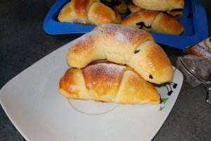 Desert cornuri cu crema de ciocolata