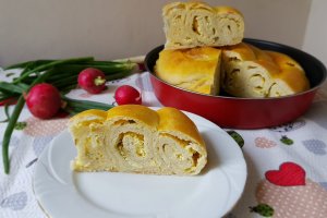 Placinta melc cu branza si ceapa verde