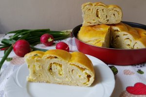 Placinta melc cu branza si ceapa verde