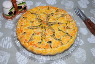 Tarta cu carne tocata si legume