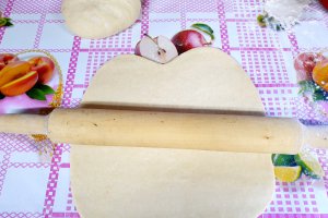 Placinta cu carne tocata de porc