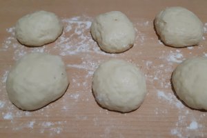 Desert cruffins umplute cu nuca