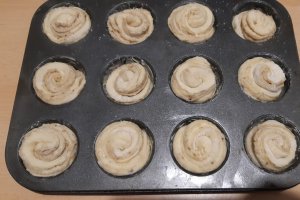 Desert cruffins umplute cu nuca