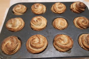 Desert cruffins umplute cu nuca