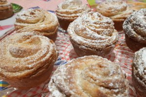 Desert cruffins umplute cu nuca