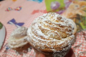 Desert cruffins umplute cu nuca