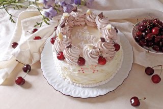 Desert tort cu nuci, crema de unt si cirese