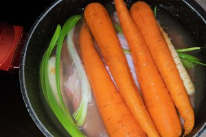 Costite de vitel cu cartofi si morcovi noi la cuptor