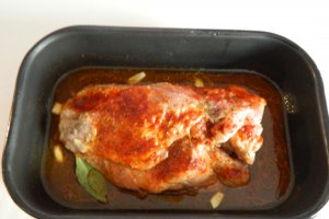 Pulpa de porc la cuptor cu vin si usturoi