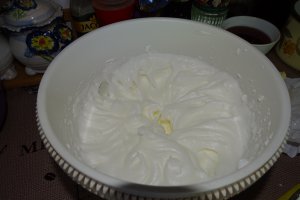 Desert negresa cu crema de vanilie