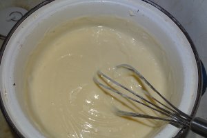 Desert negresa cu crema de vanilie