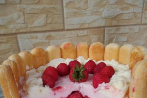 Desert tort racoros cu capsuni