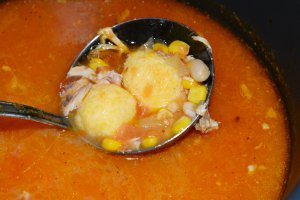 Supa mexicana de pui cu galuste de malai