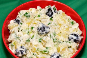 Salata de cartofi cu ceapa verde