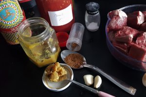 Mancarica cu carne de vita si rosii /Zigni