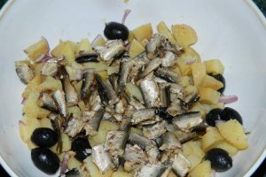 Salata de cartofi cu sprot afumat