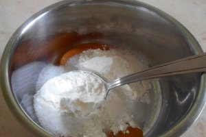Desert crema de vanilie si capsuni, la cupe