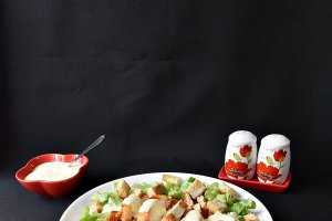 Salata Caesar cu pui - Reteta gustoasa si satioasa