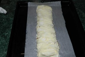 Desert impletita cu branza si mere