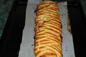 Desert impletita cu branza si mere