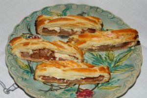 Desert impletita cu branza si mere