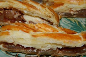 Desert impletita cu branza si mere